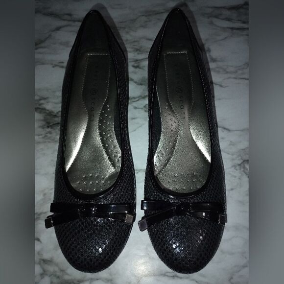 Karen Scott Pippa Low Wedge Heel with Bow Size 7.5M - Picture 3 of 11